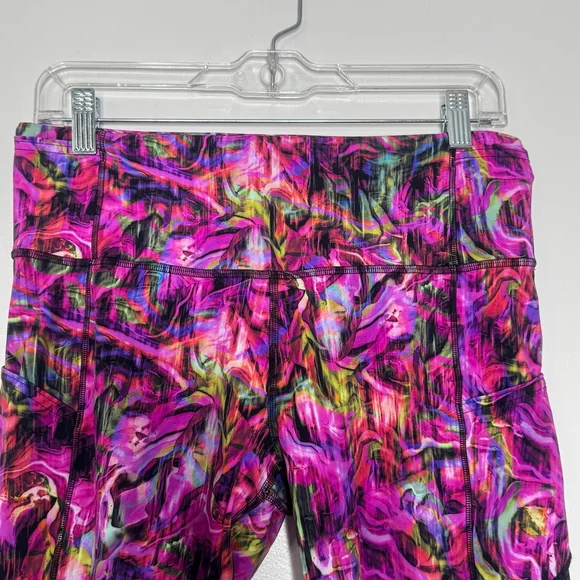 Lululemon Fast & Free High-Rise Crop 8" Shorts in Hyper Flow Pink Multi Pattern - Picture 4 of 9